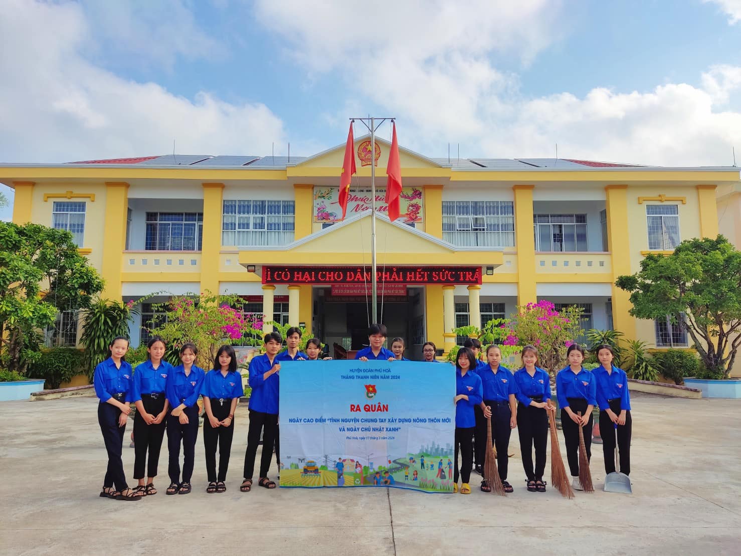 Ra quân Ngày cao điểm tình nguyện chung tay xây dựng nông thôn mới và Ngày chủ nhật xanh.