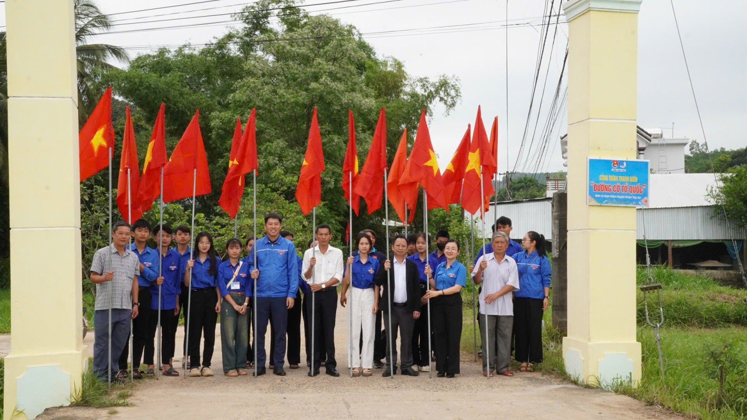 ĐVTN khánh thành Công trình “Đường cờ Tổ quốc” ở xã An Định.