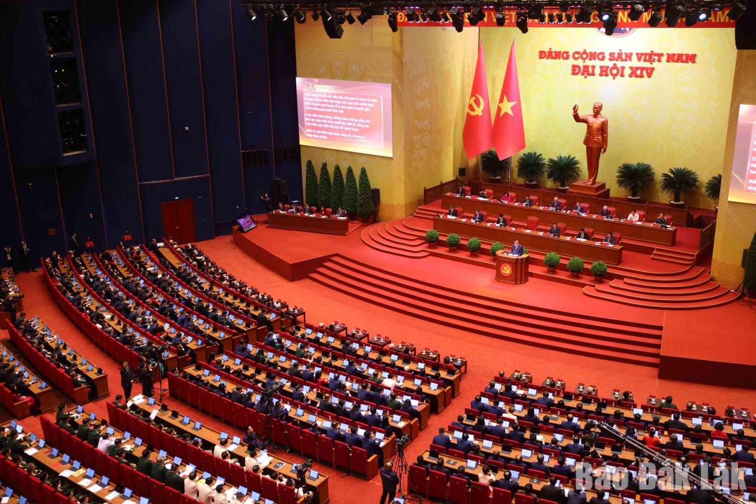 Quang cảnh phiên khai mạc Đại hội XIV của Đảng.